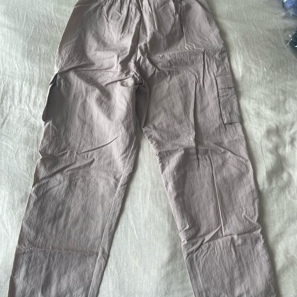 Nike cargo pants. Tags removed and only worn twice - Picture 2 of 2